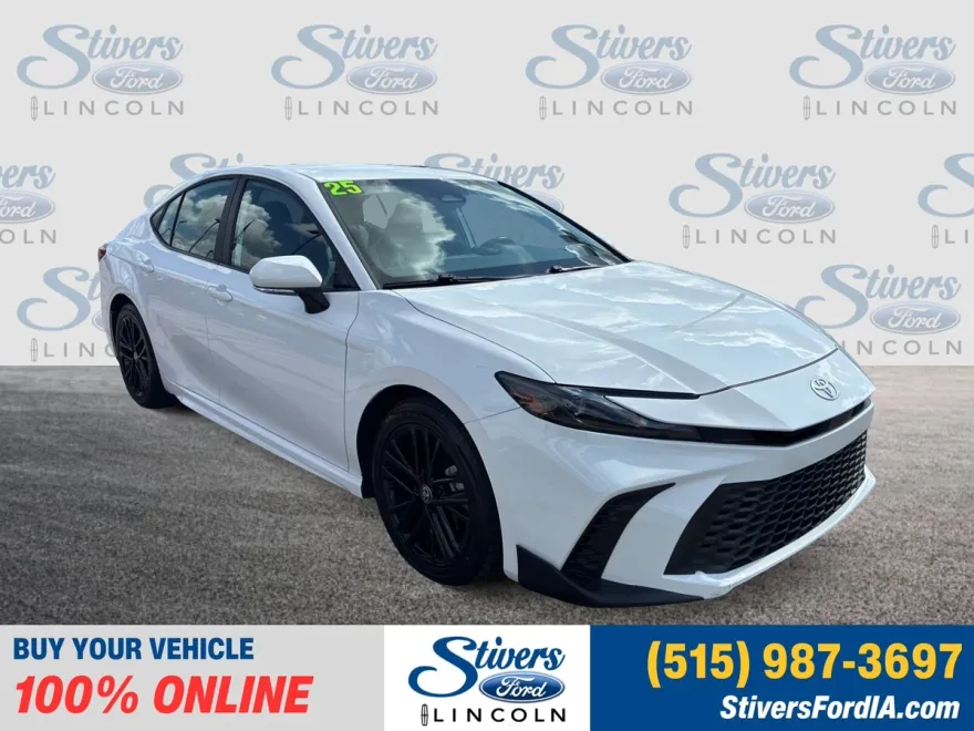 2025 Toyota Camry SE photo 1