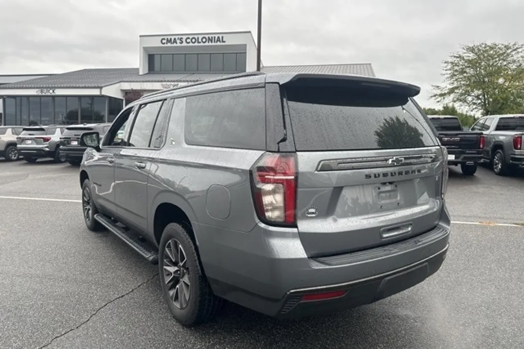 2021 Chevrolet Suburban Z71 photo 1