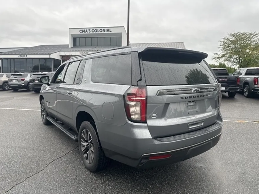 2021 Chevrolet Suburban Z71 photo 1