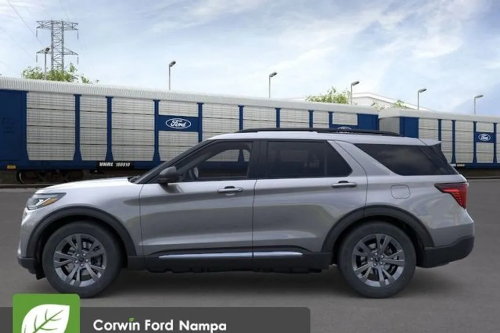 2025 Ford Explorer photo 1
