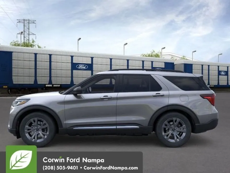 2025 Ford Explorer photo 1