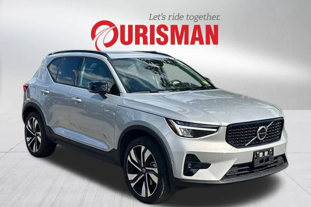 2023 Volvo XC40 Plus photo 1