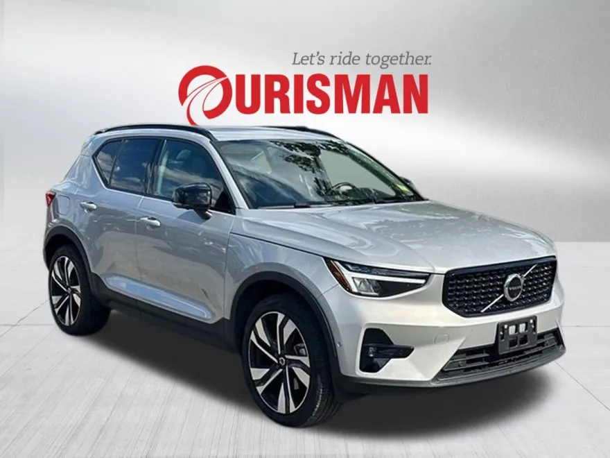 2023 Volvo XC40 Plus photo 1