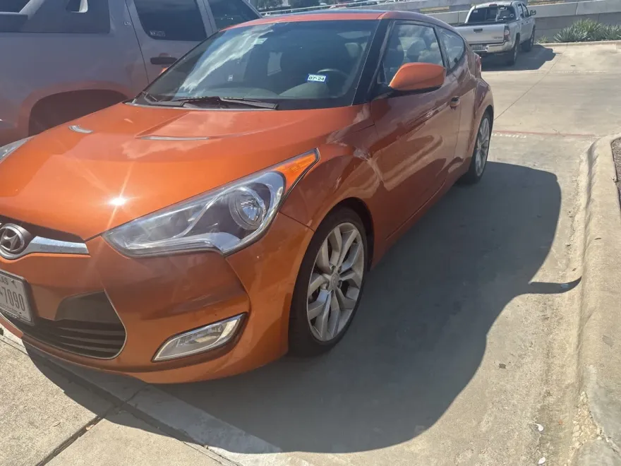 2013 Hyundai Veloster Base photo 1