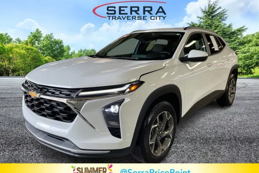 2024 Chevrolet Trax LT photo 1