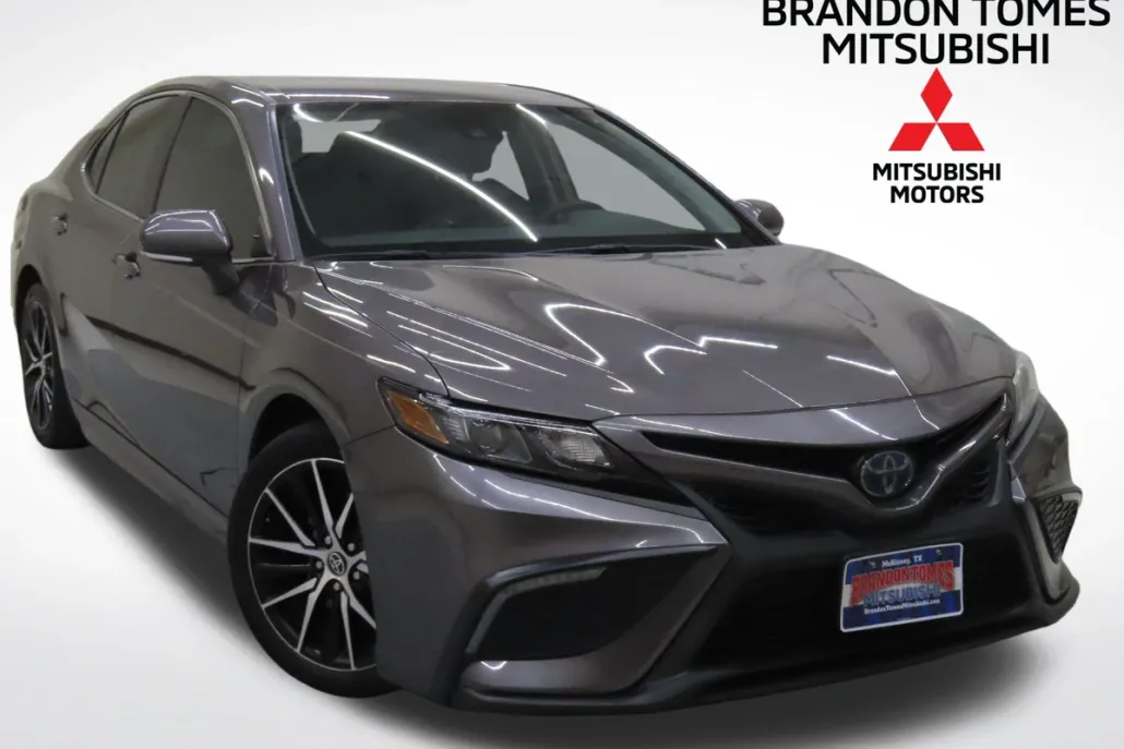 2022 Toyota Camry Hybrid SE photo 1