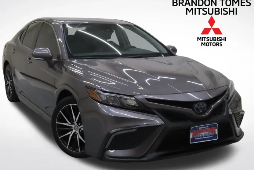 2022 Toyota Camry Hybrid SE photo 1