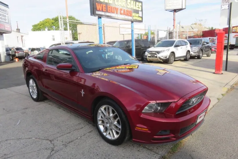 2014 Ford Mustang V6 Premium photo 1