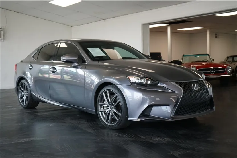 2016 Lexus IS 200t photo 1
