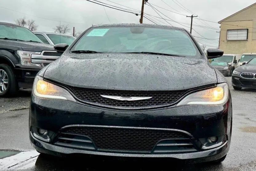 2015 Chrysler 200 S photo 1