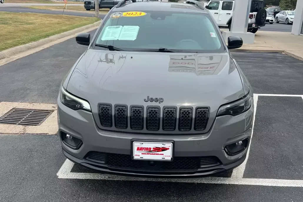 2023 Jeep Cherokee Altitude Lux photo 1