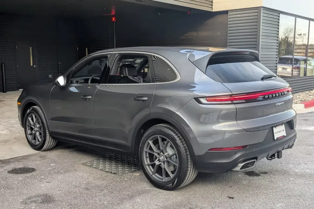 2025 Porsche Cayenne S photo 1