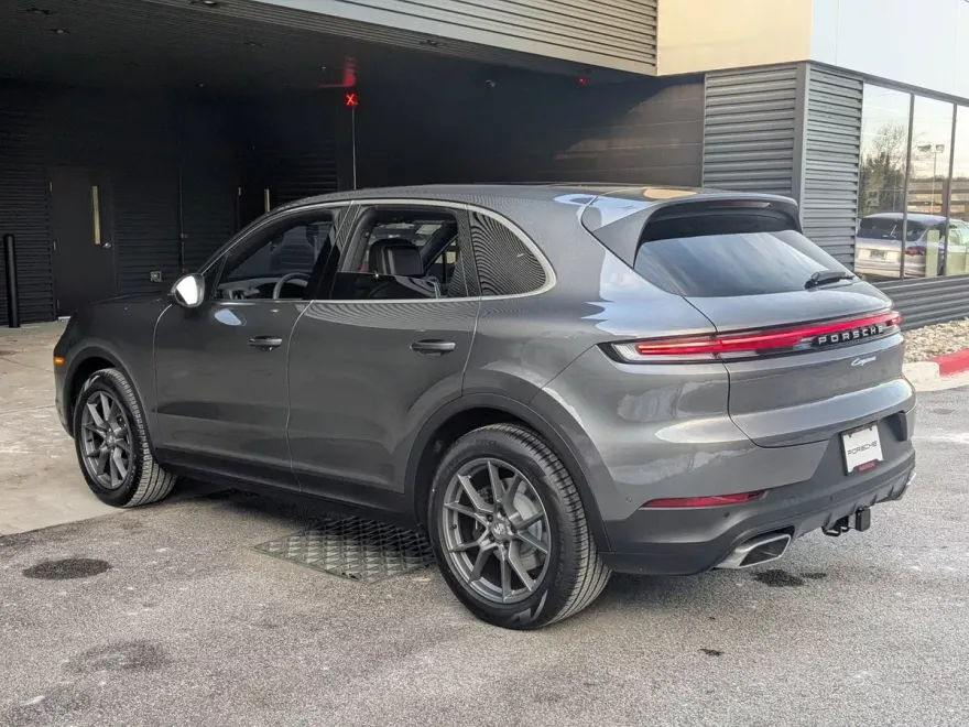 2025 Porsche Cayenne S photo 1