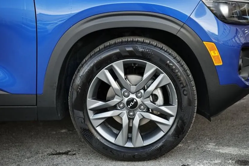 2023 Kia Seltos S photo 1