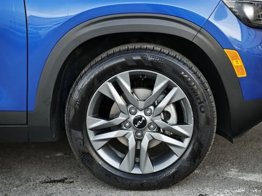 2023 Kia Seltos S photo 1