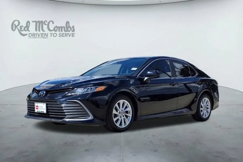 2023 Toyota Camry LE photo 1