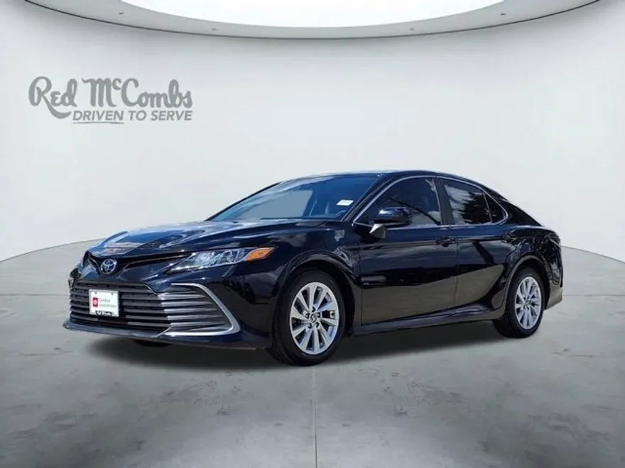 2023 Toyota Camry LE photo 1