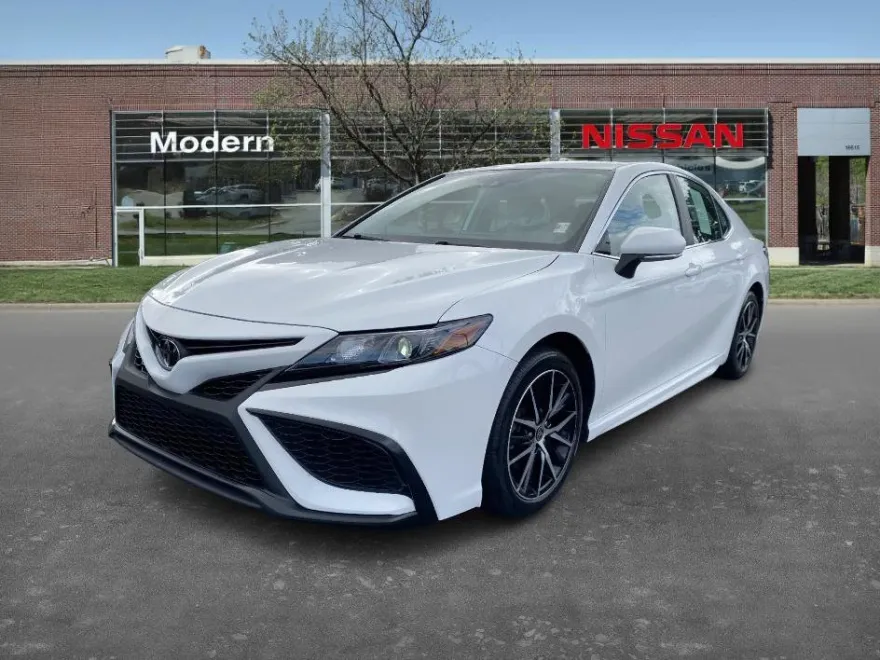 2024 Toyota Camry SE photo 1