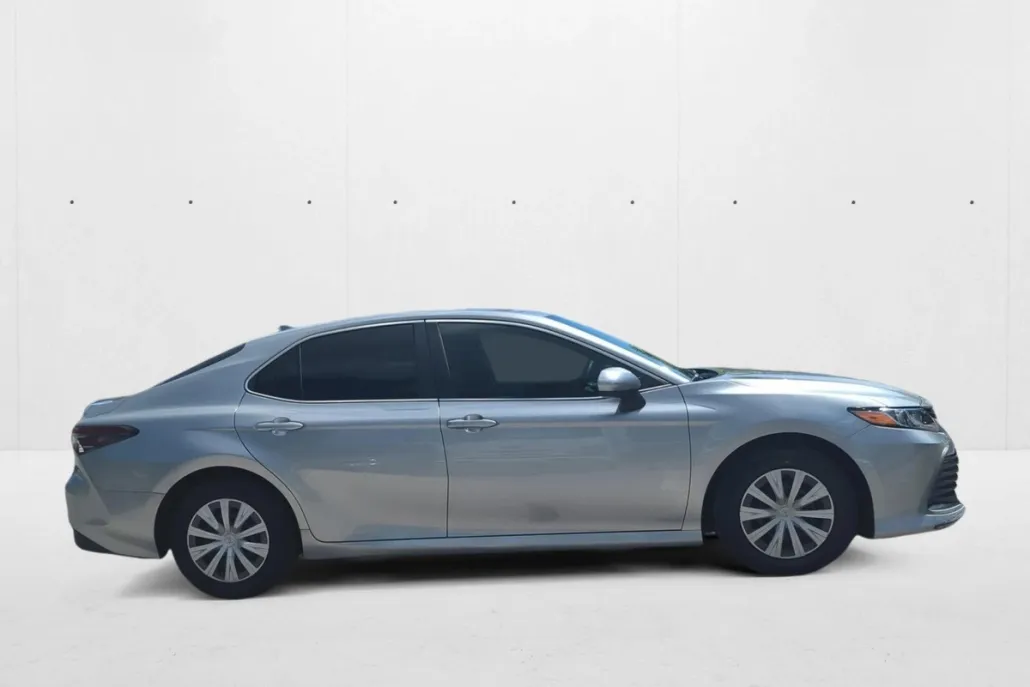 2022 Toyota Camry Hybrid LE photo 1