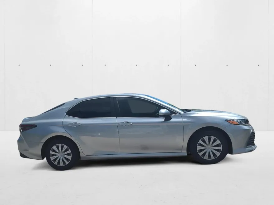 2022 Toyota Camry Hybrid LE photo 1