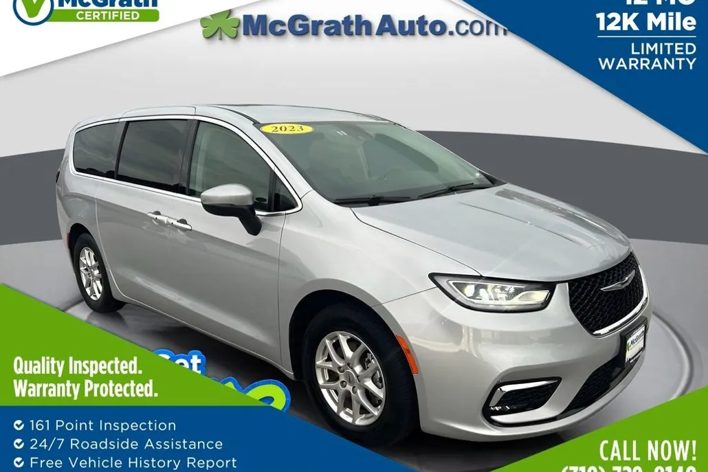 2023 Chrysler Pacifica Touring L photo 1