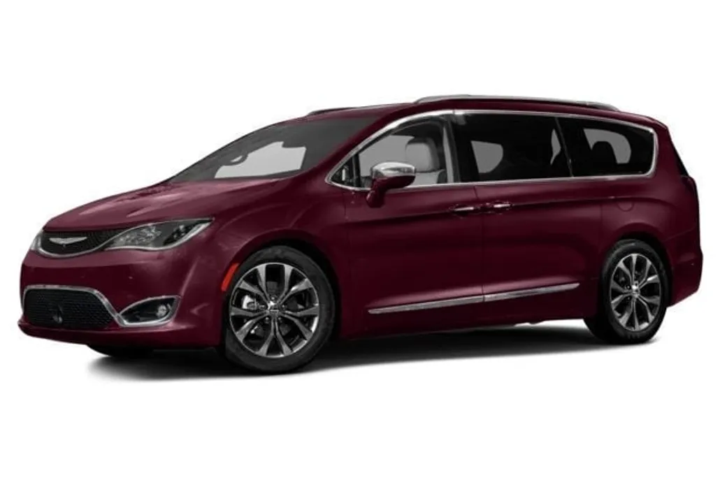 2017 Chrysler Pacifica Touring L photo 1