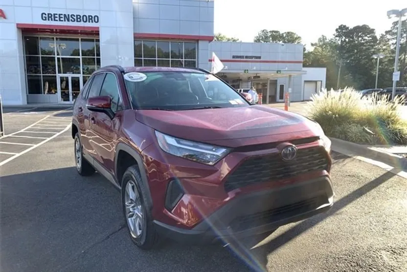 2024 Toyota RAV4 Hybrid XLE photo 1