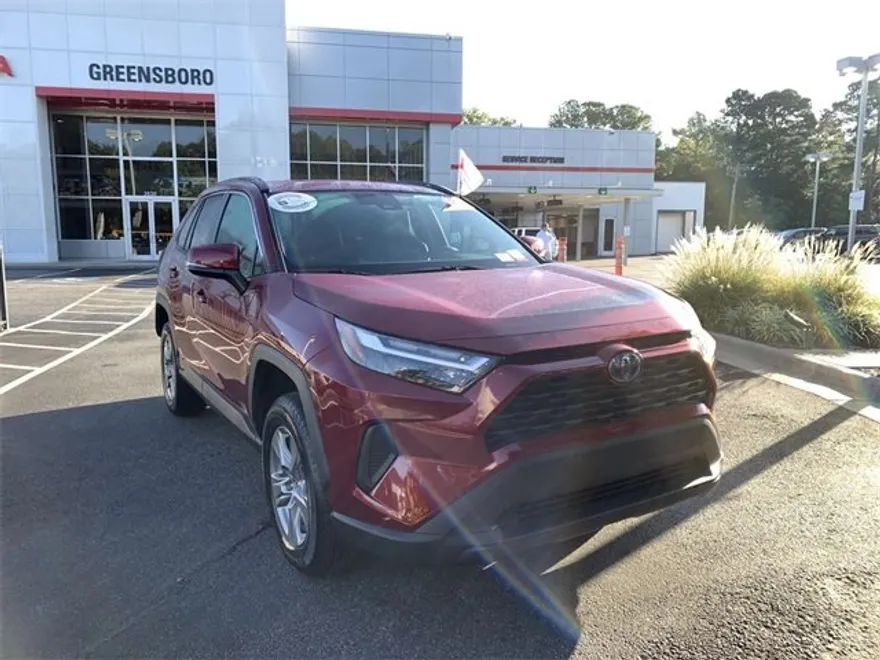 2024 Toyota RAV4 Hybrid XLE photo 1
