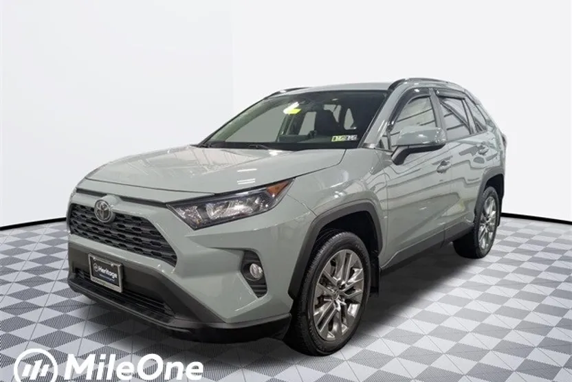 2020 Toyota RAV4 XLE Premium photo 1