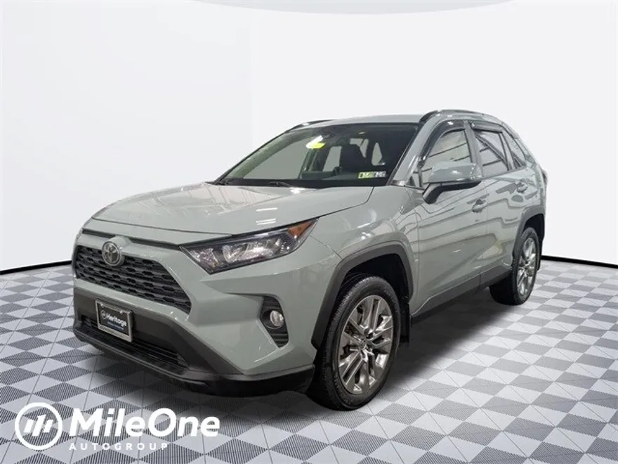 2020 Toyota RAV4 XLE Premium photo 1
