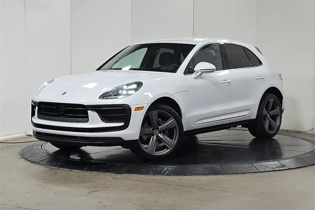 2024 Porsche Macan photo 1