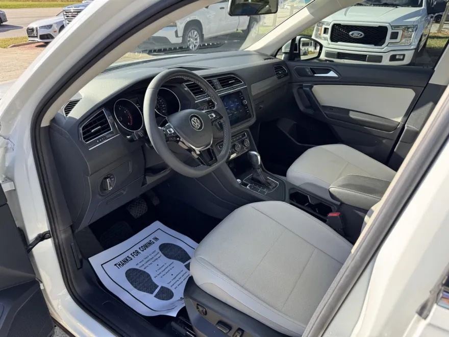 2021 Volkswagen Tiguan SE photo 1