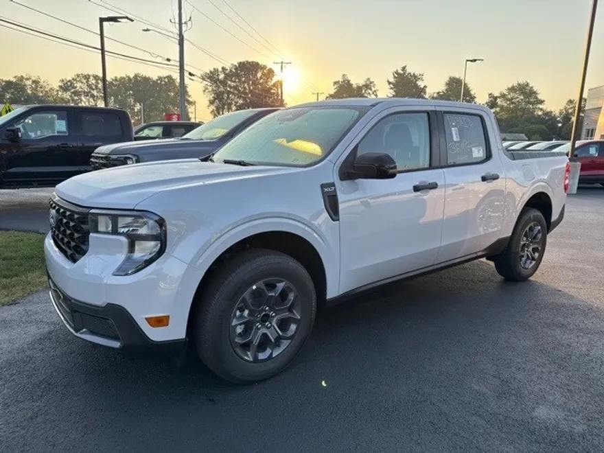2025 Ford Maverick XLT photo 1