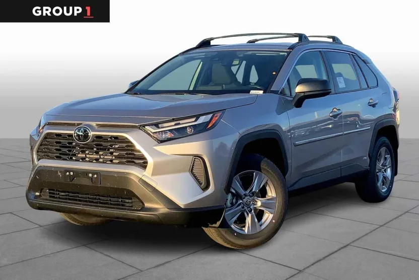 2025 Toyota RAV4 Hybrid LE photo 1