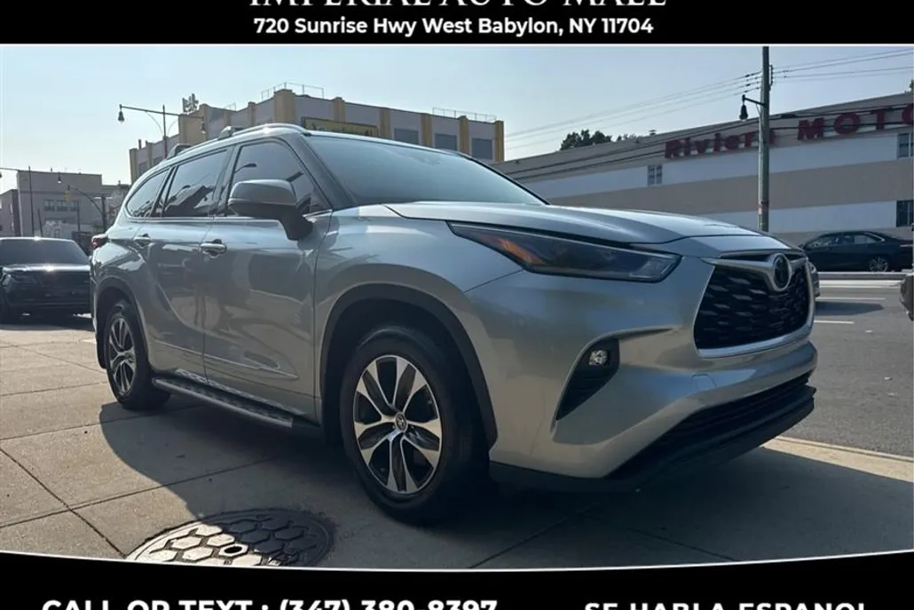 2021 Toyota Highlander XLE photo 1