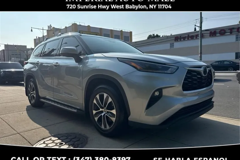 2021 Toyota Highlander XLE photo 1