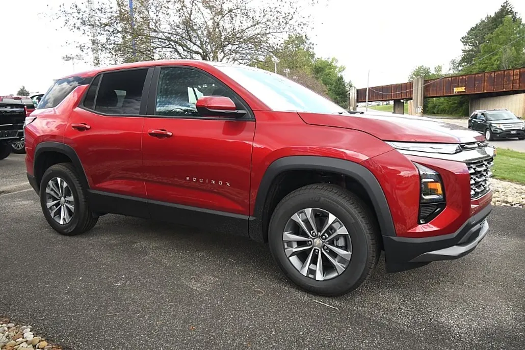 2026 Chevrolet Equinox LT photo 1