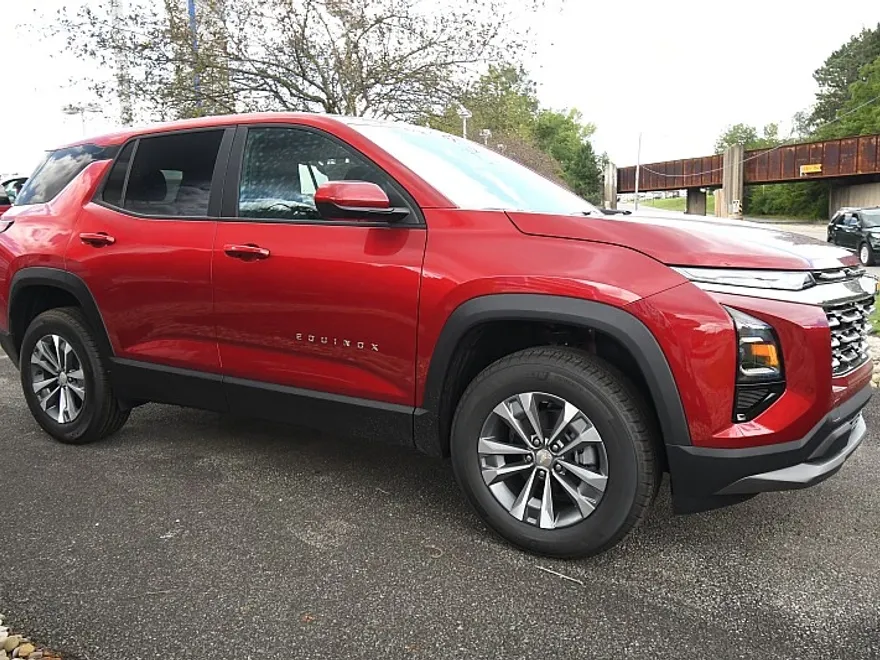 2026 Chevrolet Equinox LT photo 1