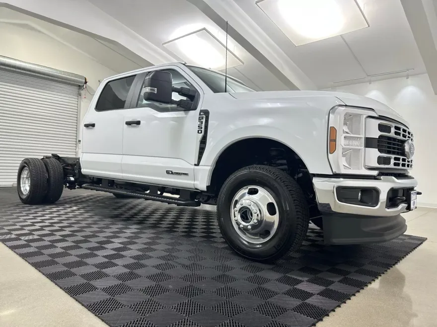 2025 Ford F-350 photo 1