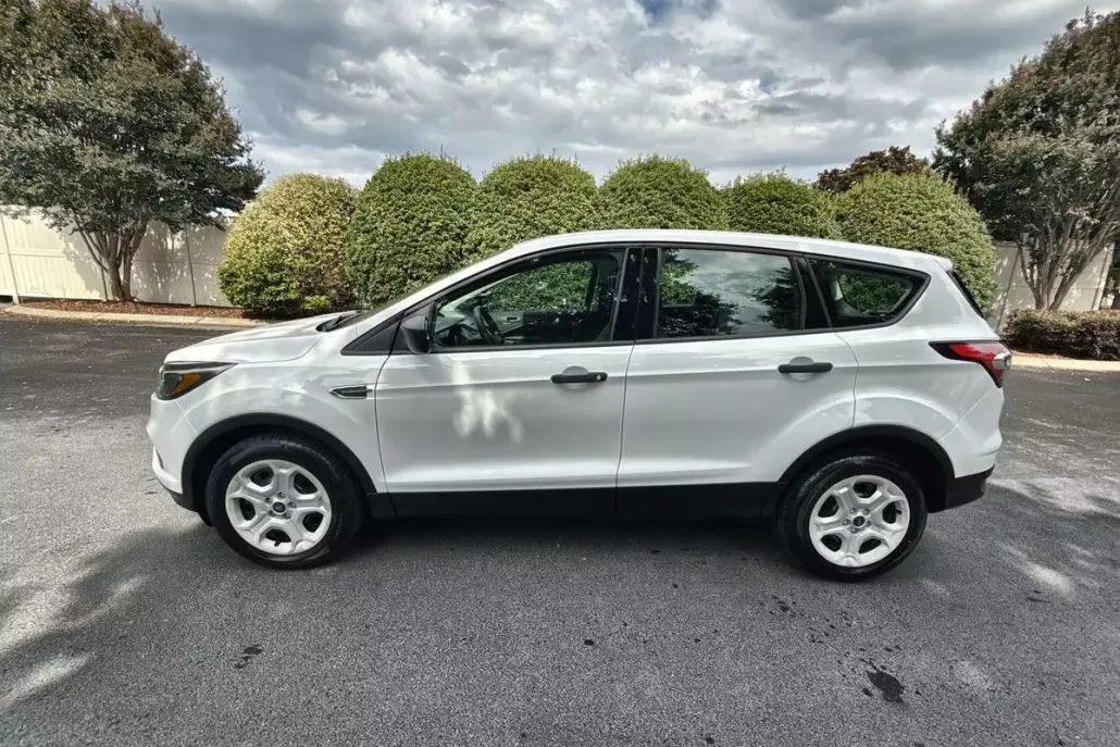 2018 Ford Escape S photo 1
