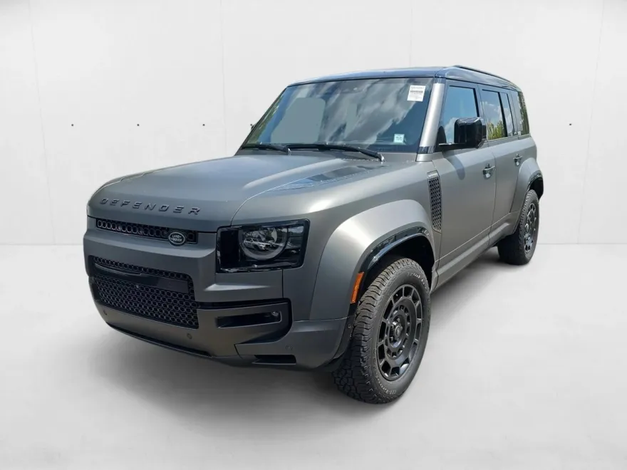 2025 Land Rover Defender 110 photo 1