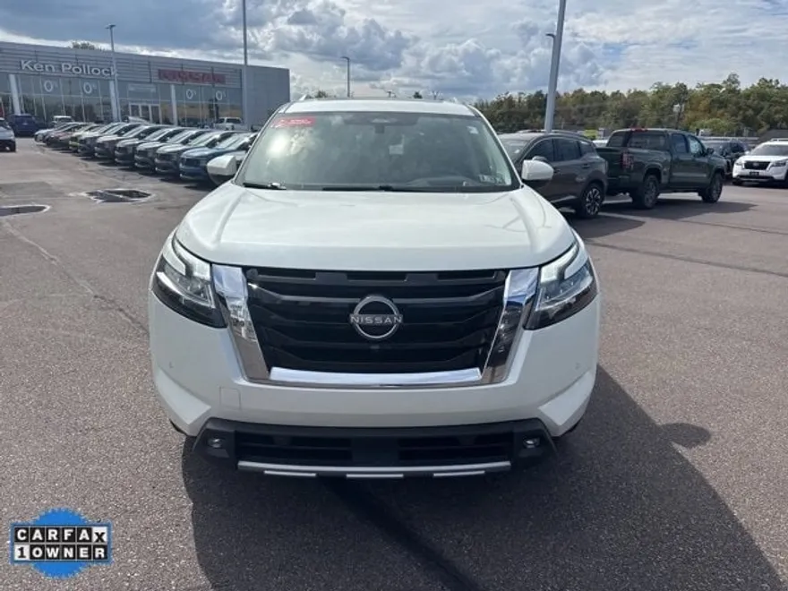 2022 Nissan Pathfinder Platinum photo 1