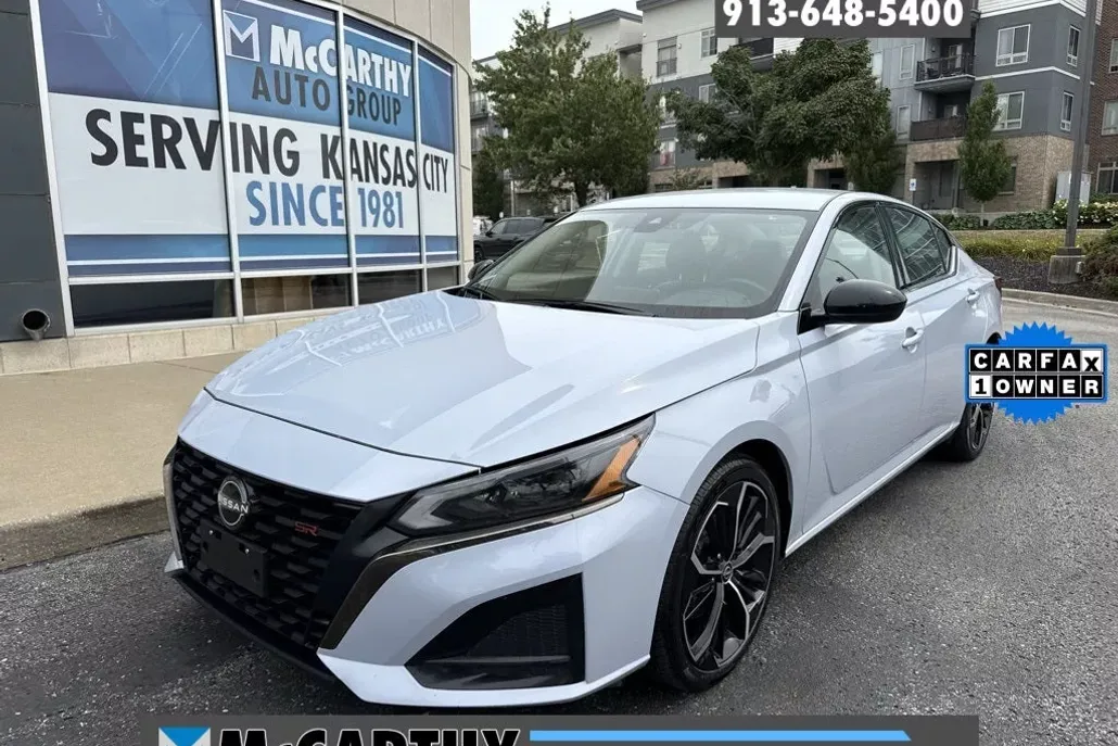 2023 Nissan Altima 2.5 SR photo 1