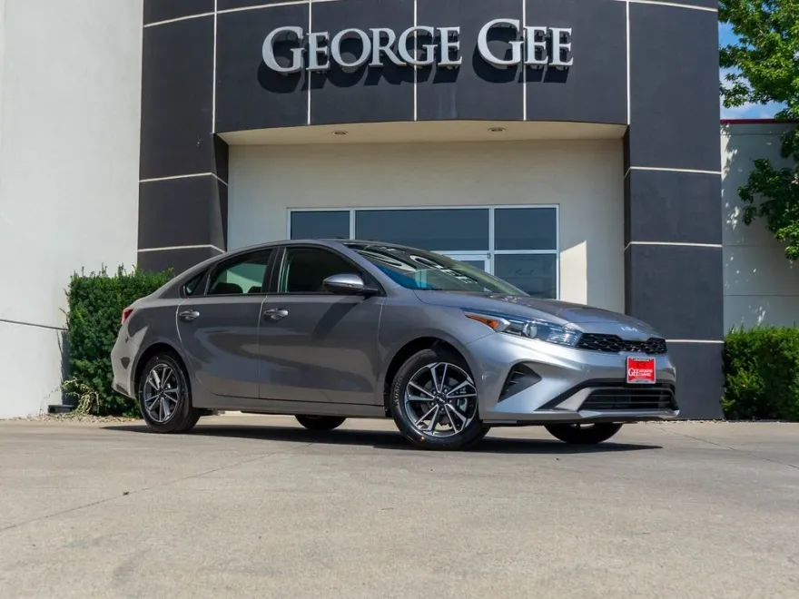 2024 Kia Forte LXS photo 1