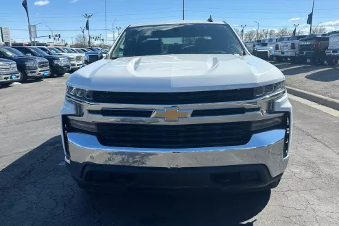 2020 Chevrolet Silverado 1500 LT photo 2