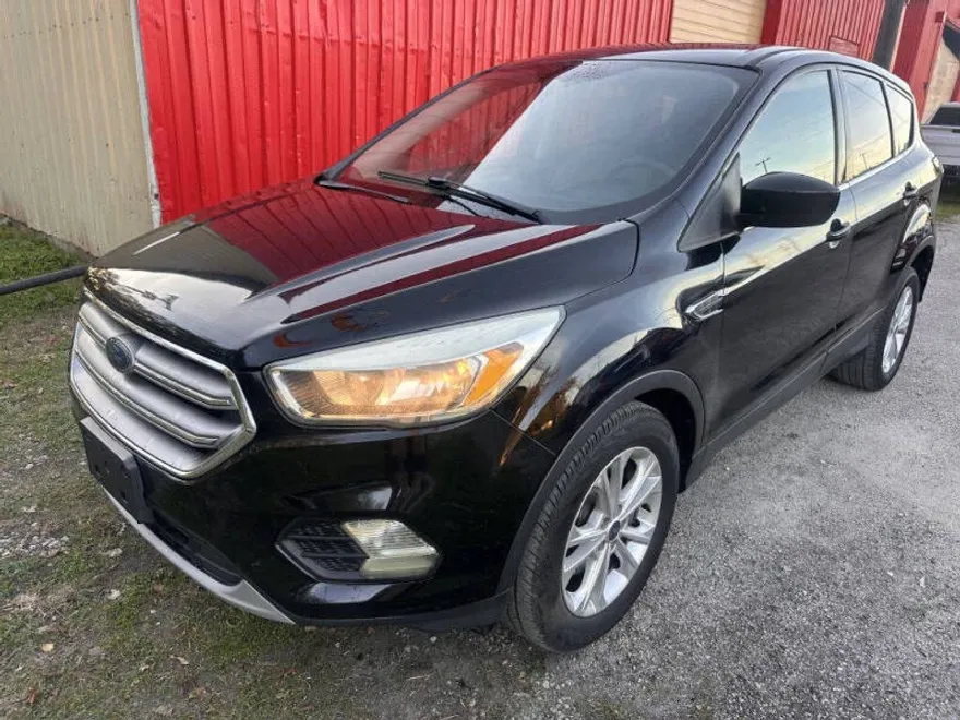 2017 Ford Escape SE photo 1