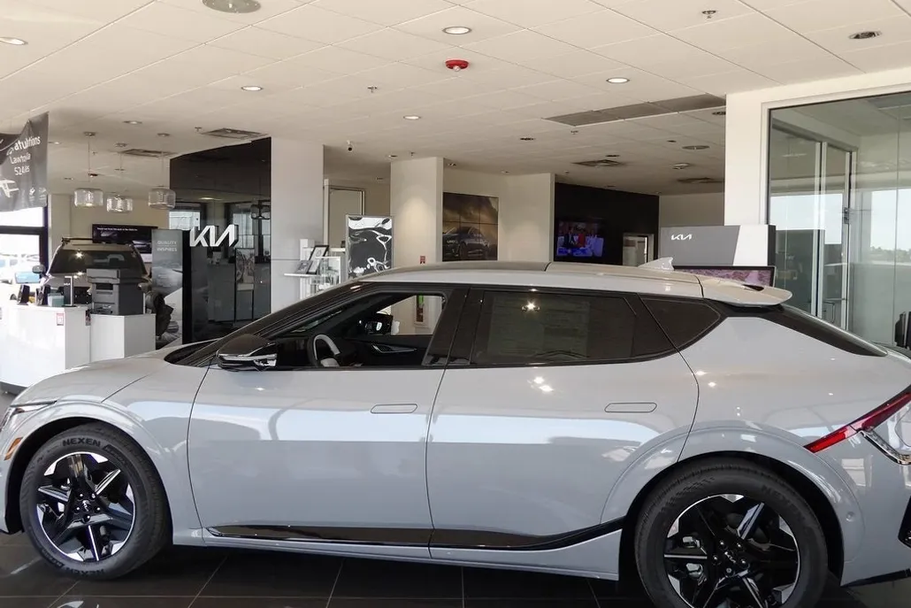 2025 Kia EV6 GT-Line photo 1