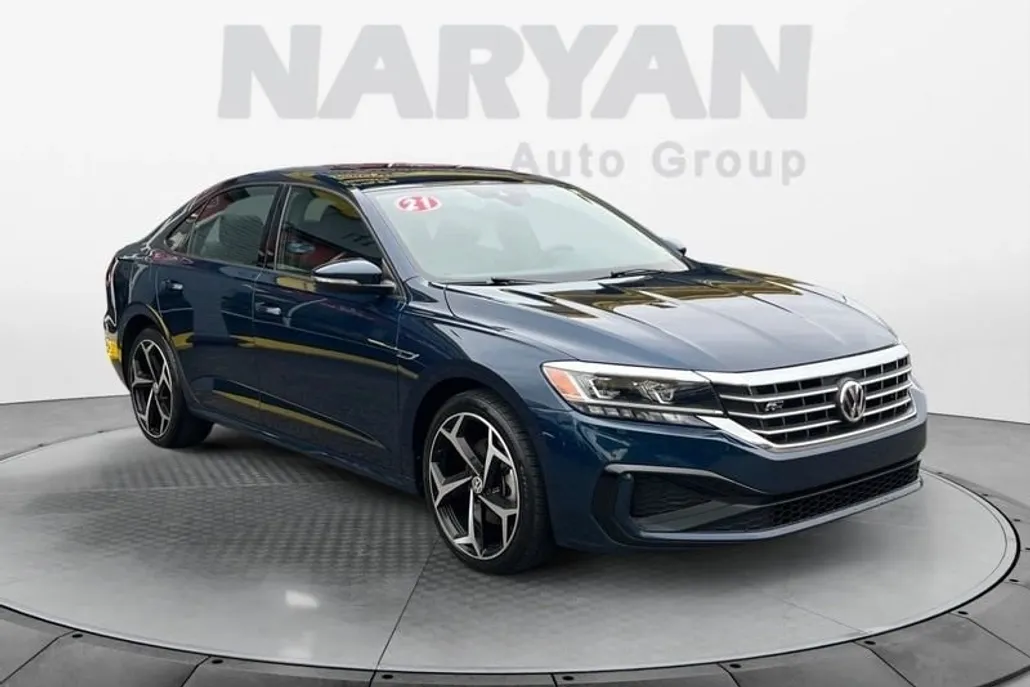 2021 Volkswagen Passat 2.0T R-Line photo 1