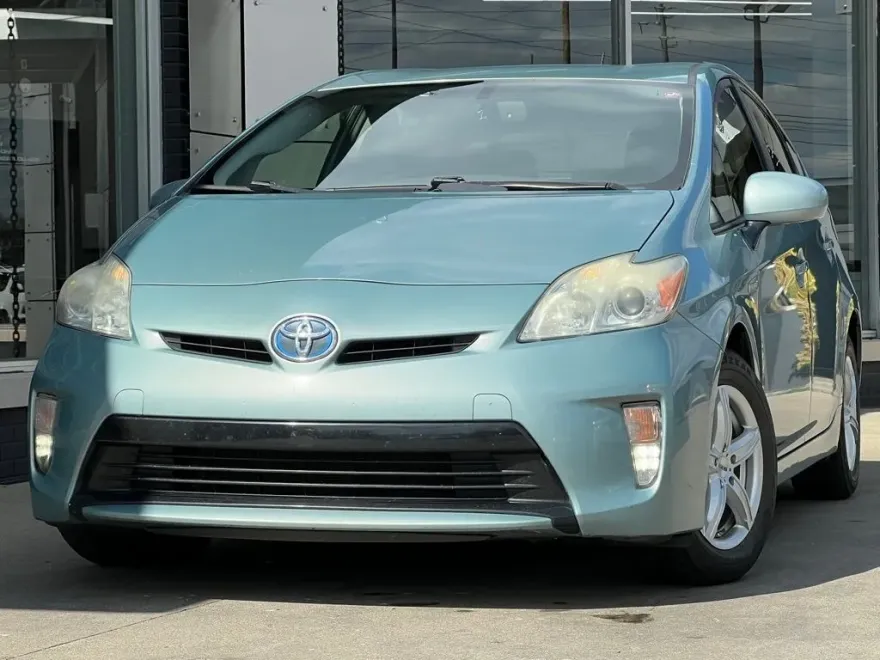2014 Toyota Prius Four photo 1