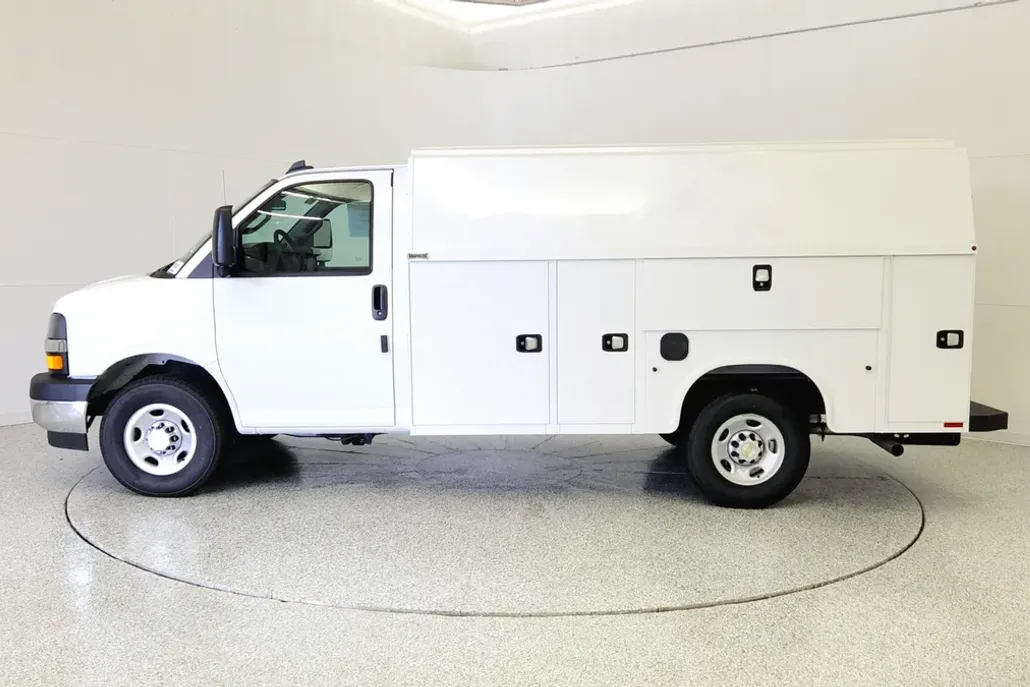 2025 Chevrolet Express Cutaway Work Van photo 1
